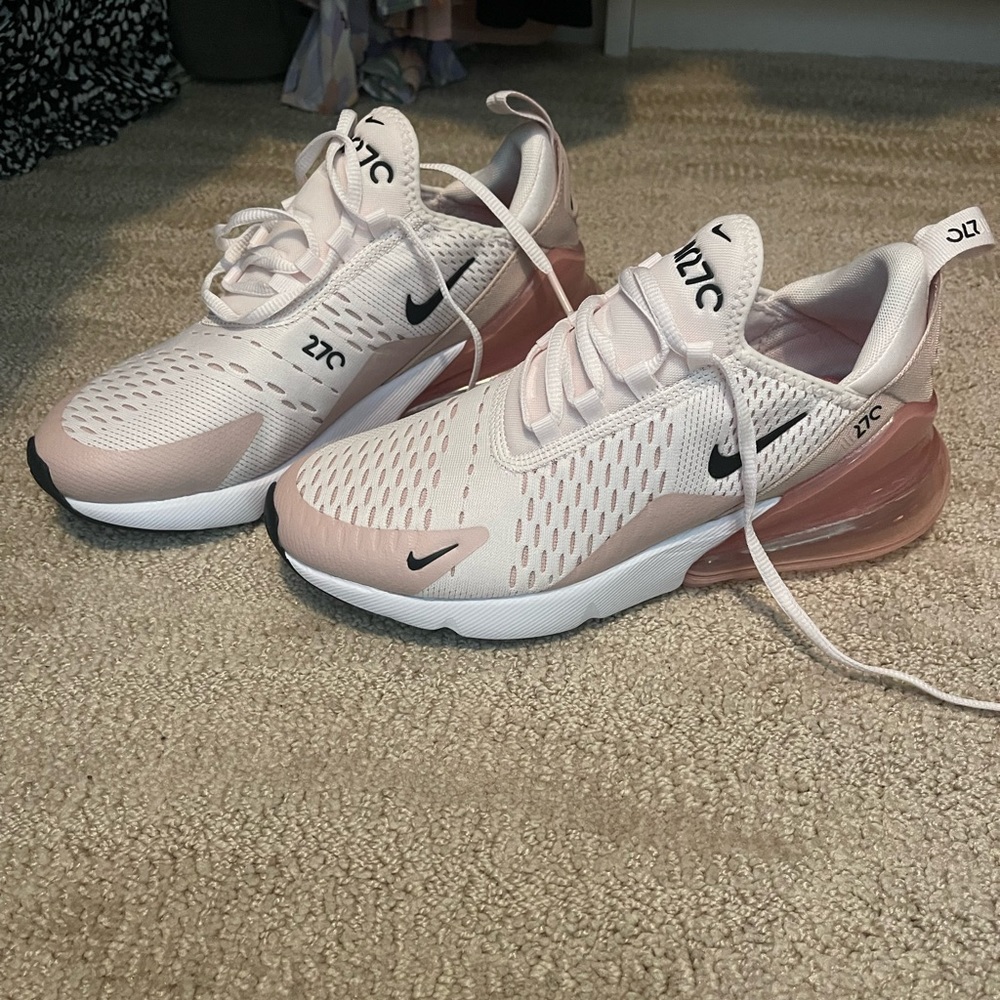 NWOT Nike Air Max 270 PINK 🩷
